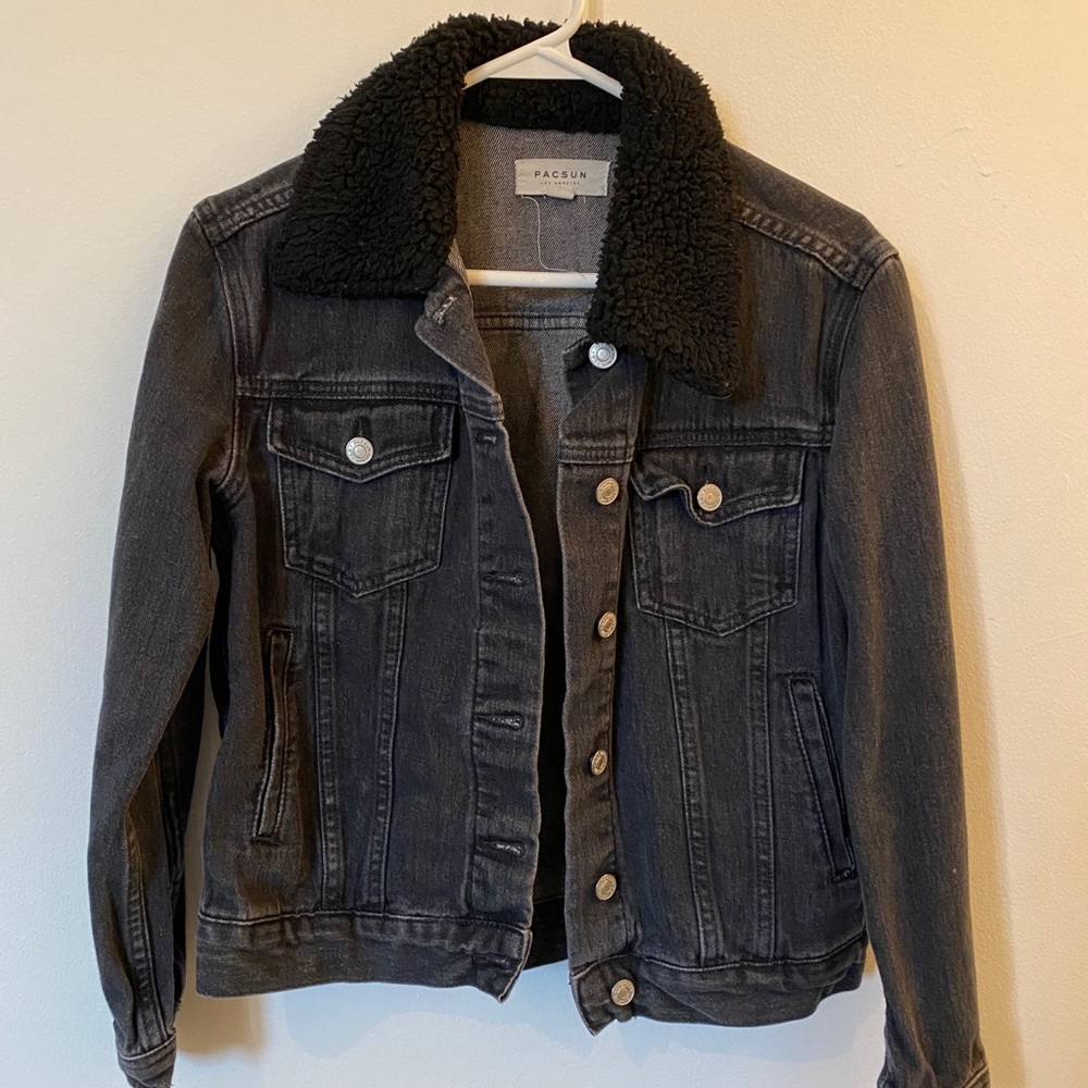 women’s black jean jacket w fur collar from pacsun
